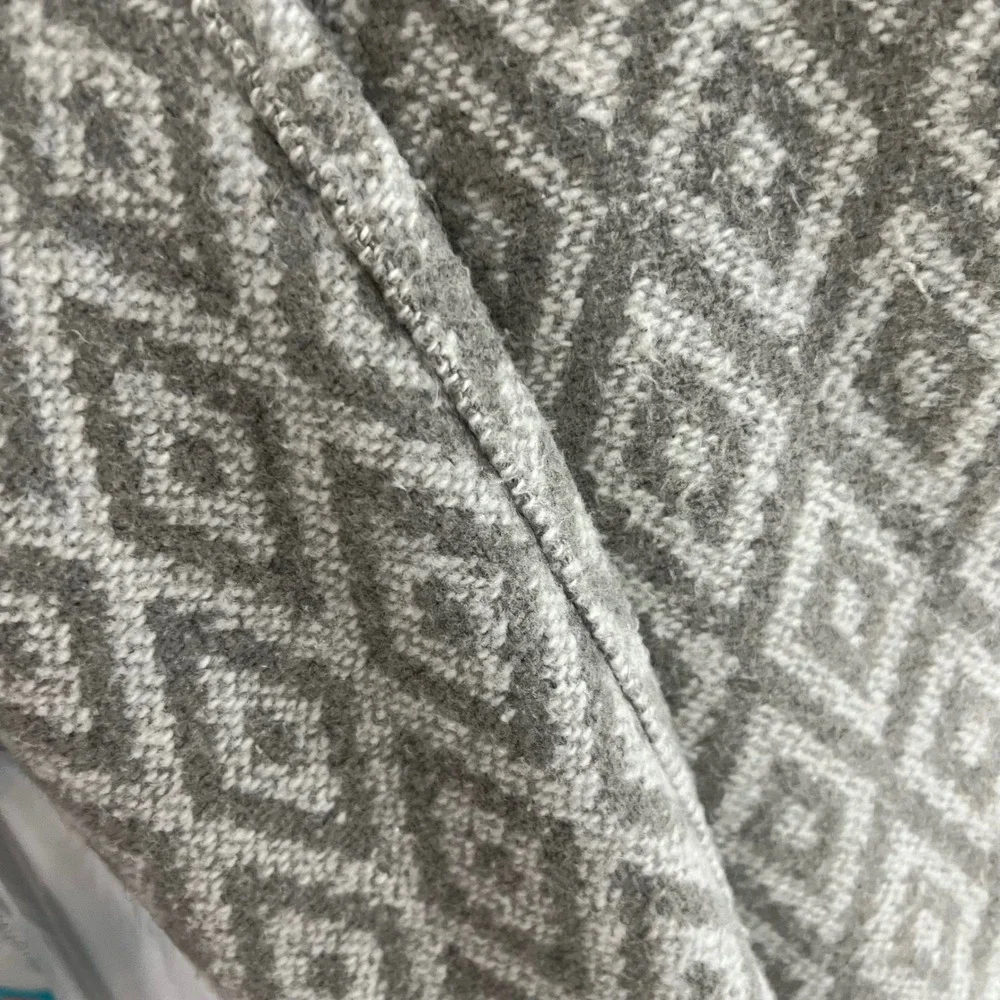 Textels Penedo Fine Linens Portugal Cozy Diamond Pattern‎ Throw Blanket Fringe